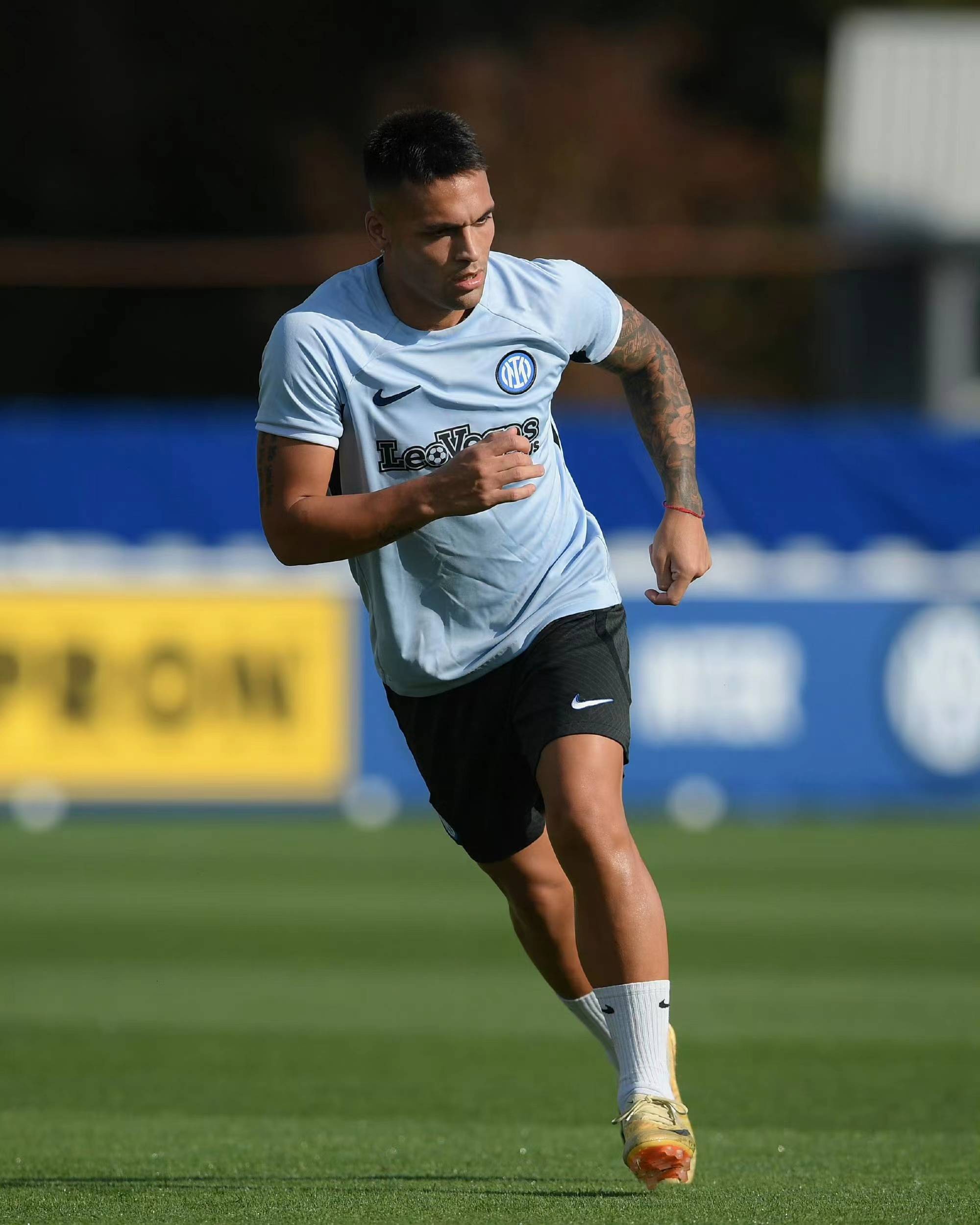 包含窗口期马德里竞技调整名单以备荷甲；扳平良机环节打磨；目标明确；轮换策略成焦点的词条