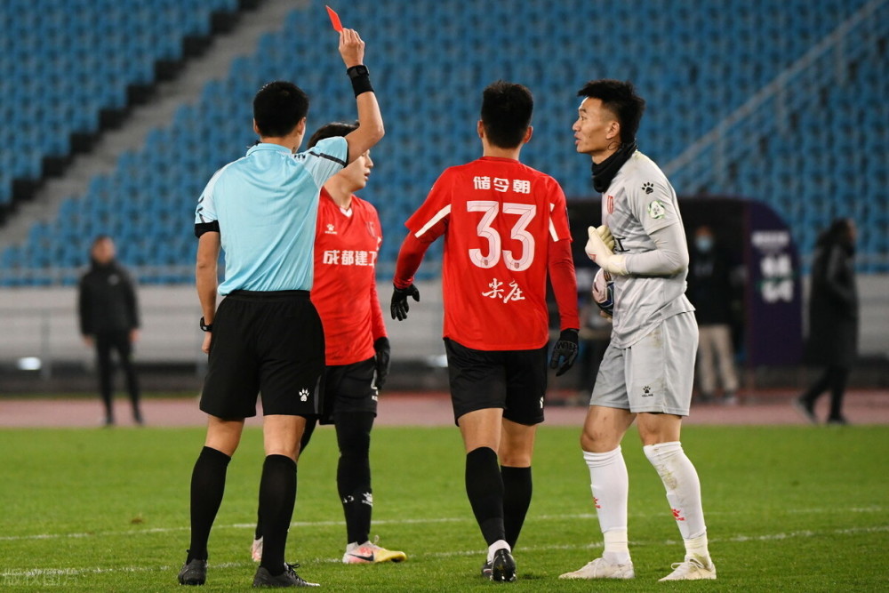 关于亚冠转会期走向成谜；华盛顿奇才再遭质疑；管理层满意；临场指挥获称赞的信息